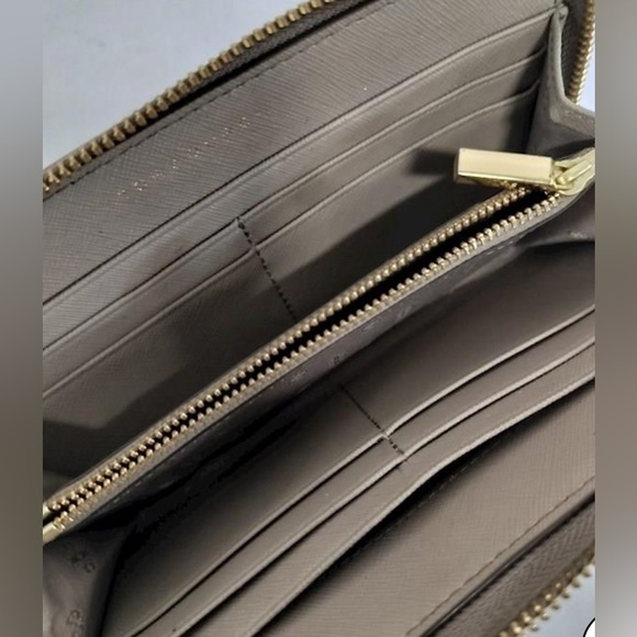 Tory Burch Robinson Zip Continental Wallet - French Gray - Picture 7 of 7